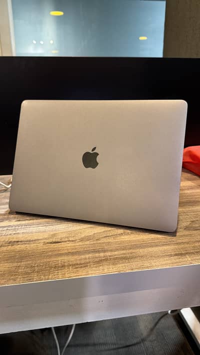Apple Macbook pro M1 complete box