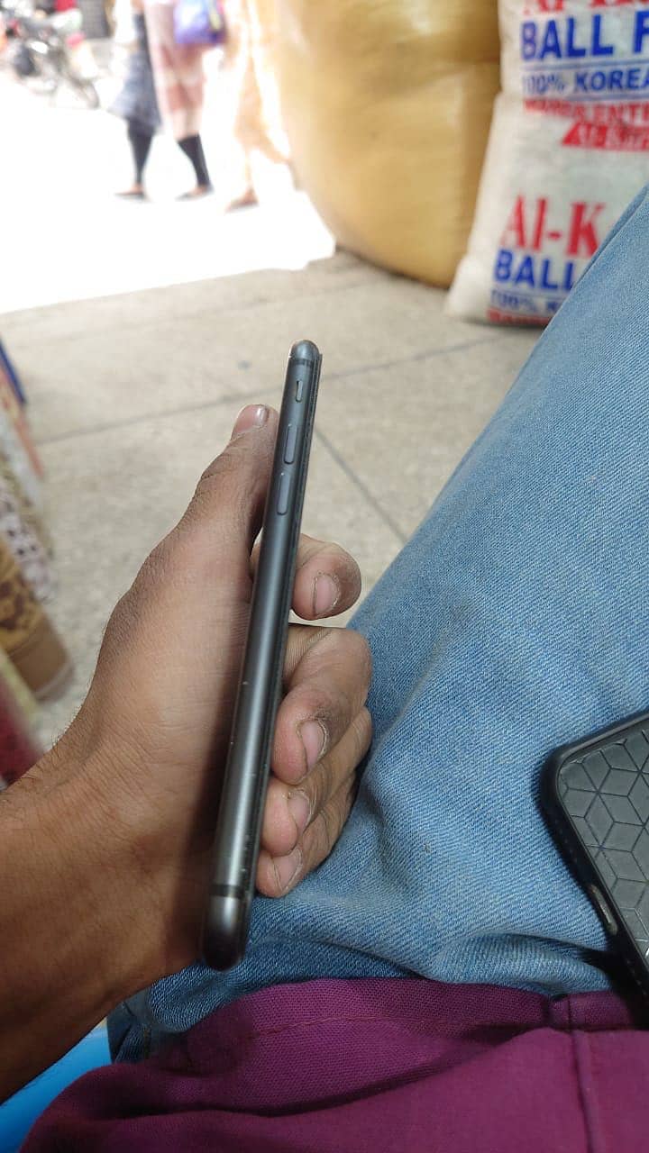 iPhone 8 3