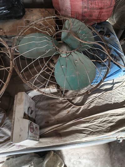 2 Bracket Fans 220V contact (03153227775)
