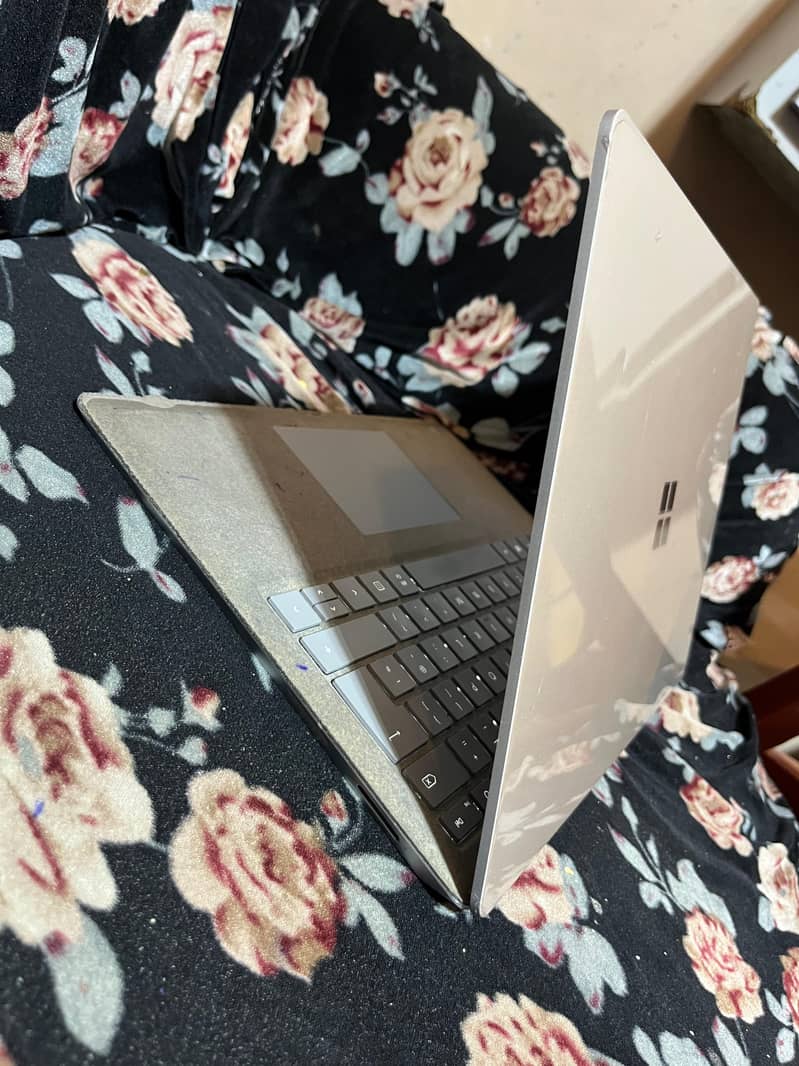 Microsoft Surface Laptop 2 1