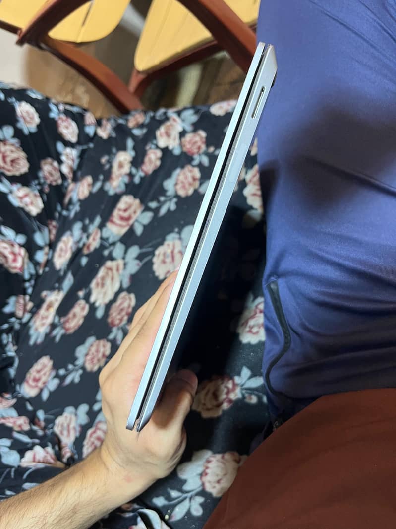 Microsoft Surface Laptop 2 4