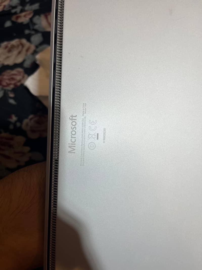 Microsoft Surface Laptop 2 5