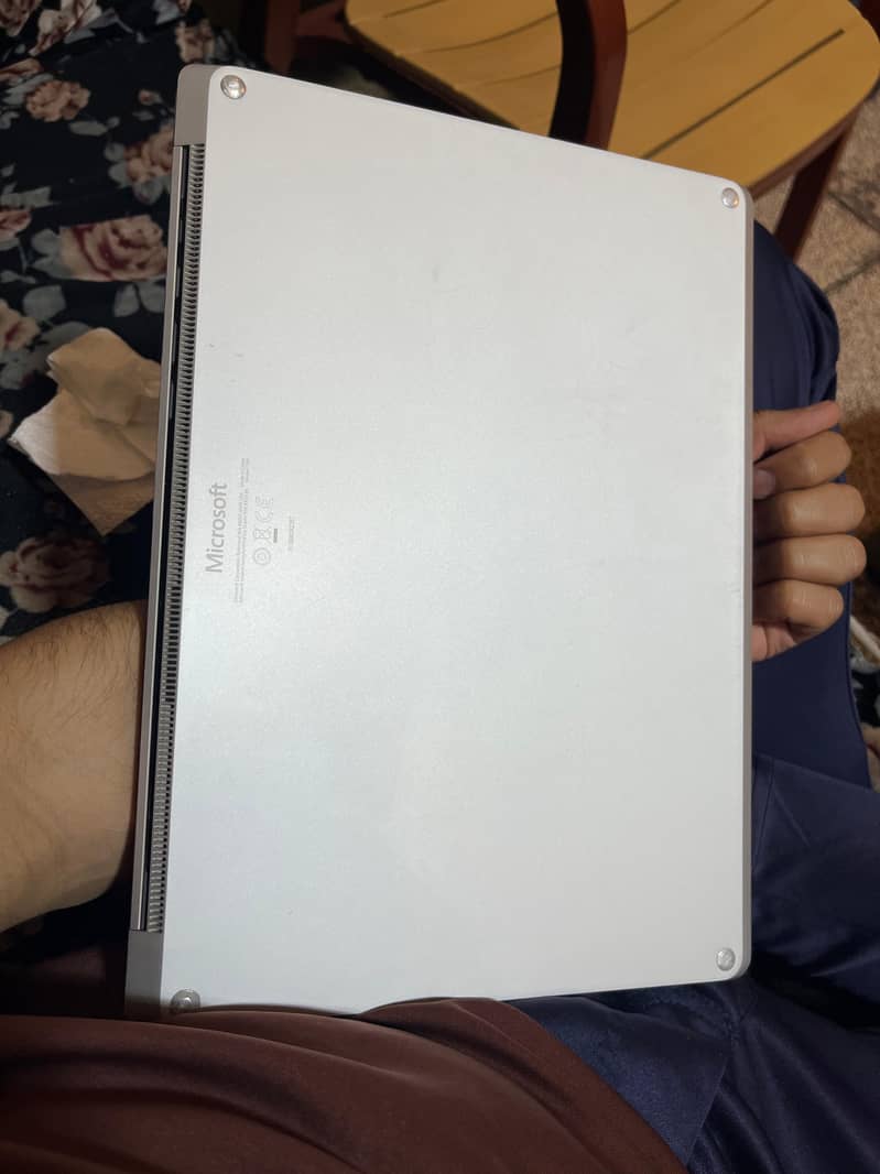 Microsoft Surface Laptop 2 6