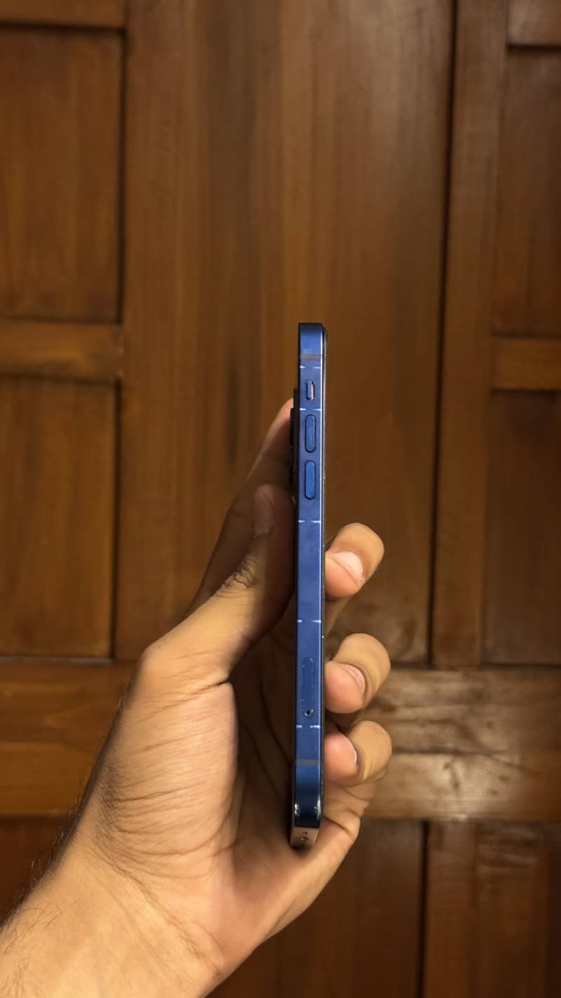 iPhone 12 4