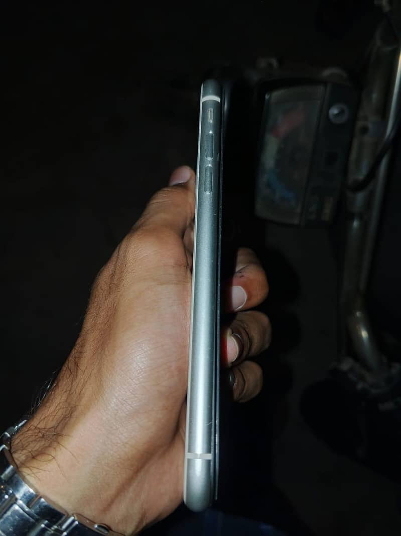 iPhone 11 3