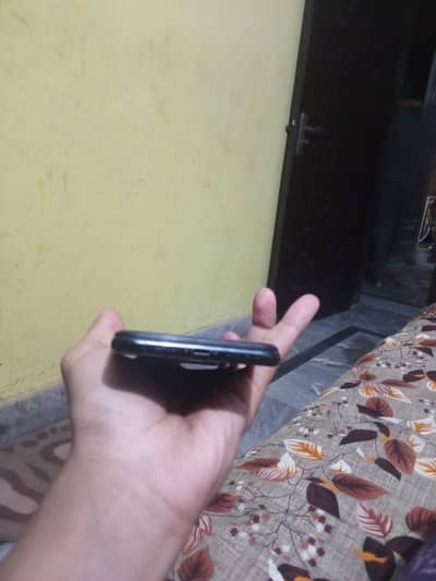 iPhone 11 pro max 64gb face id ok battery change sab sa achi hoi ha