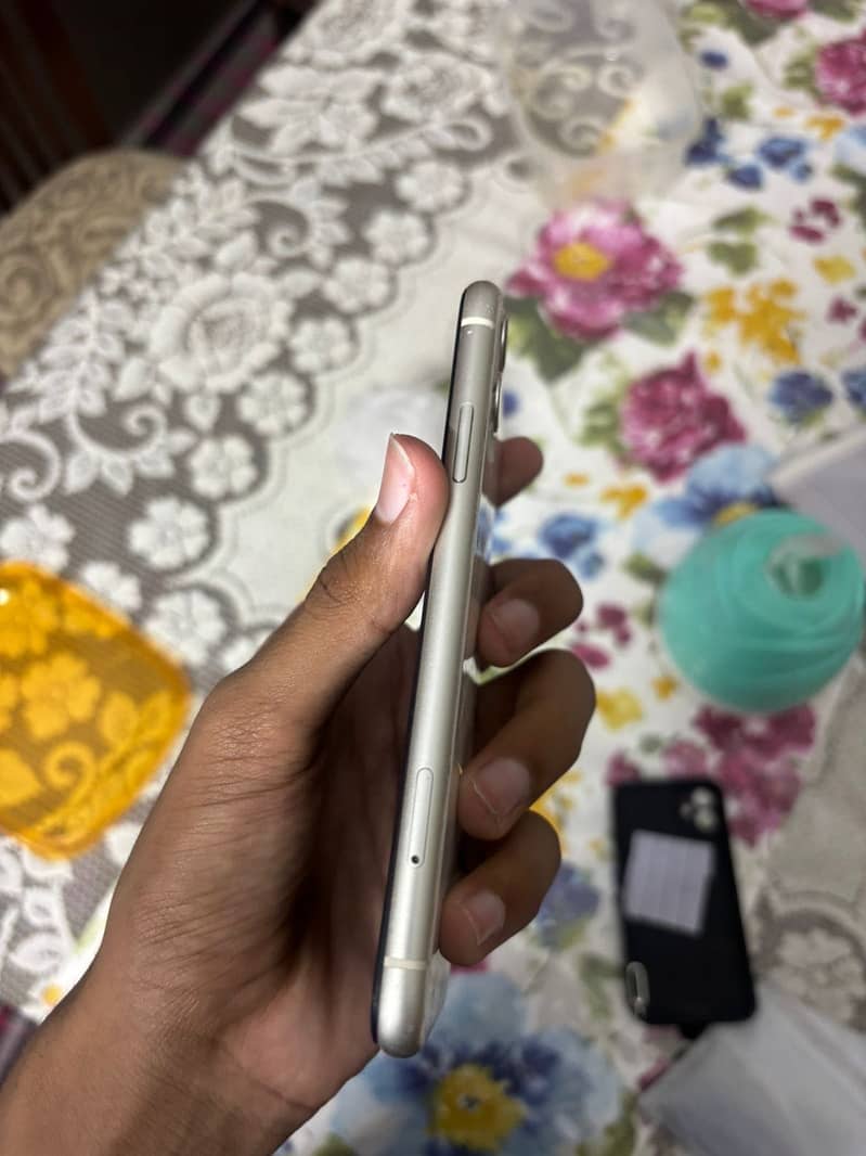 iPhone 11 5