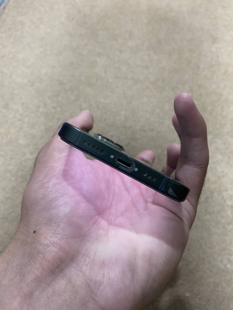 iPhone 13 4