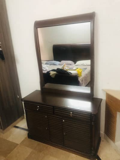 Dresseing in good coundition for sale