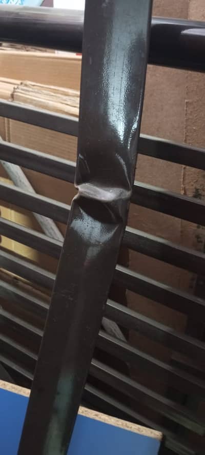 SIRF IRON BED 4X6 URGENT SELL 1 SIDE ROD BEND HAI PIC DEKHLEN