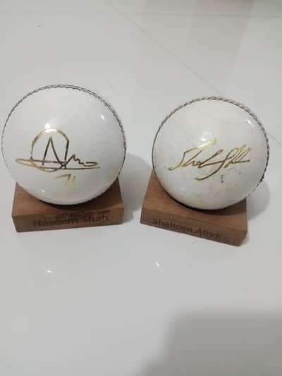 signature hard ball for show piece