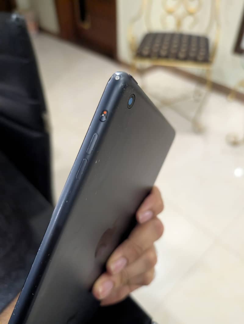 Apple iPad Mini 8