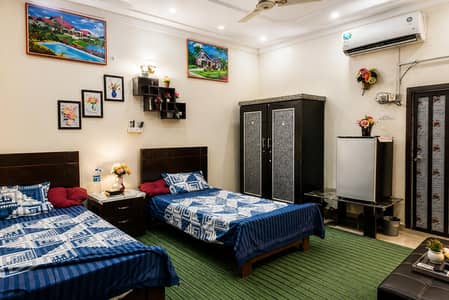 furnished luxury Ac rooms at 6 no chungi multan