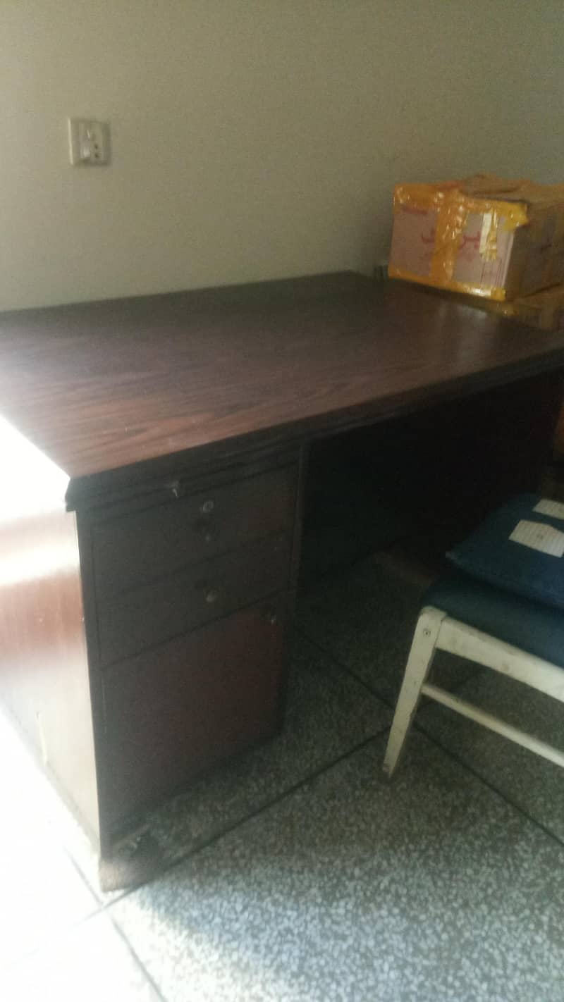 Computer Table 0
