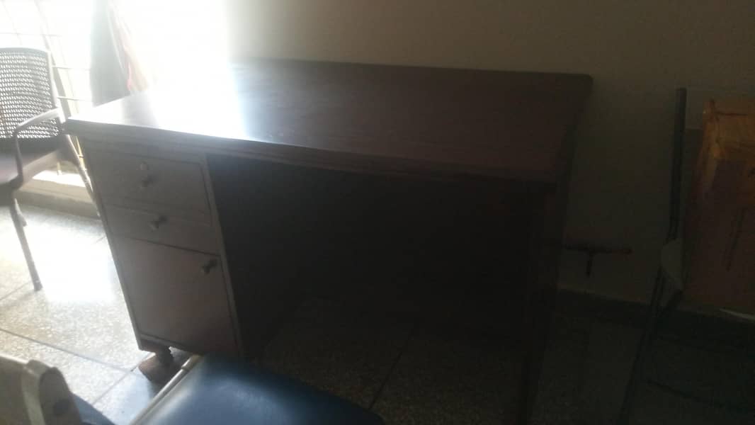 Computer Table 1