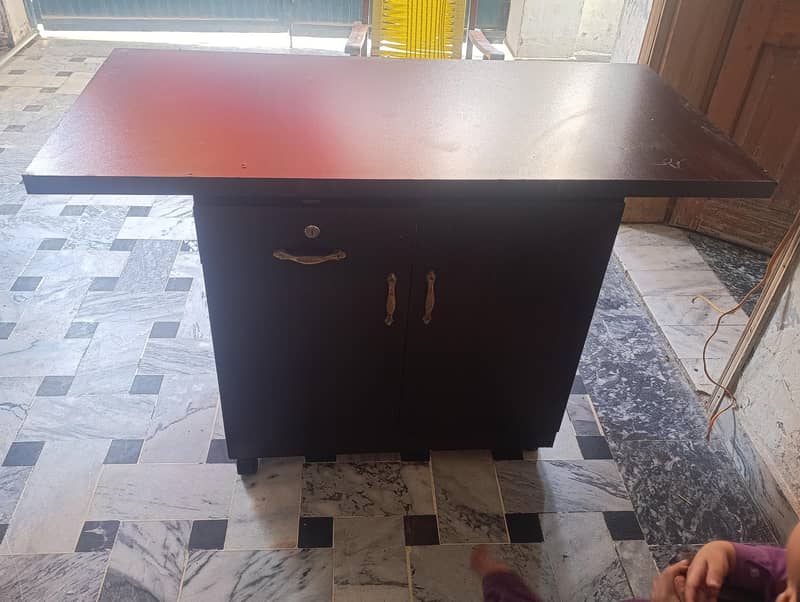 Iron table 0