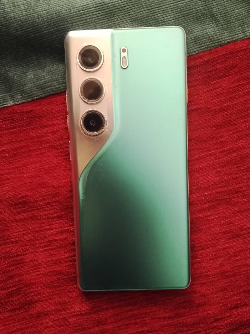 Techno Camon 40 Pro 2