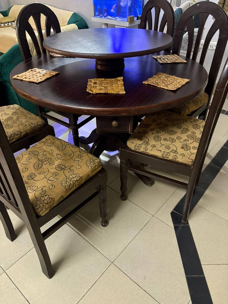 round table 6 persons 3
