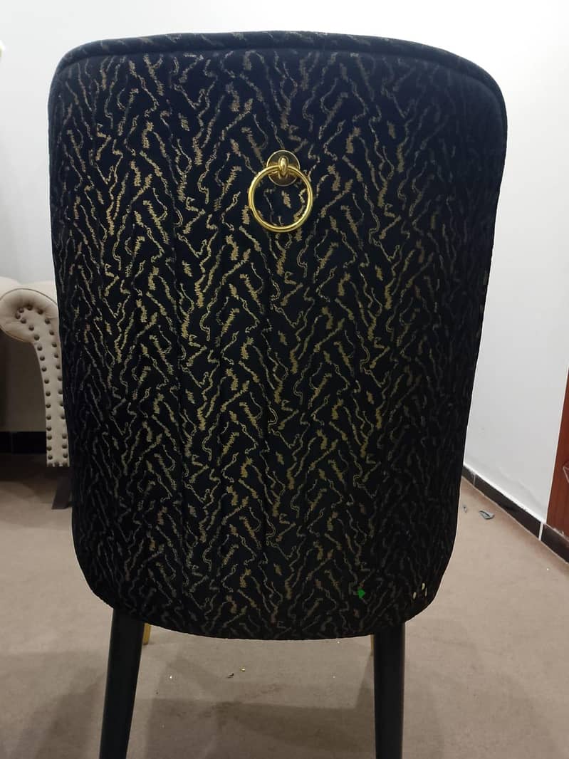 Dining table 6 seater 4