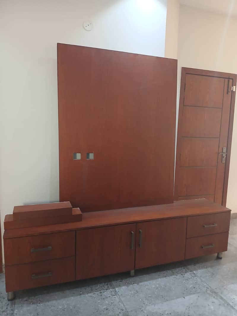 Tv Launch Console (Excellent Condition) 0