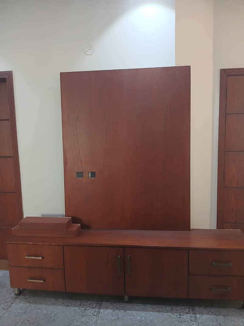 Tv Launch Console (Excellent Condition) 1