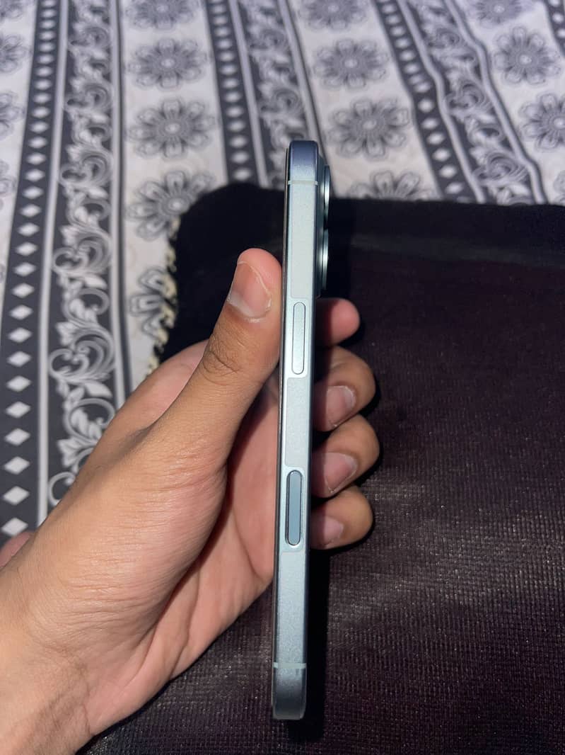 iPhone 16 3
