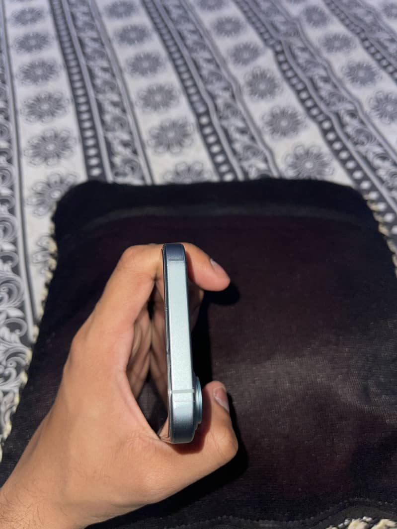 iPhone 16 4