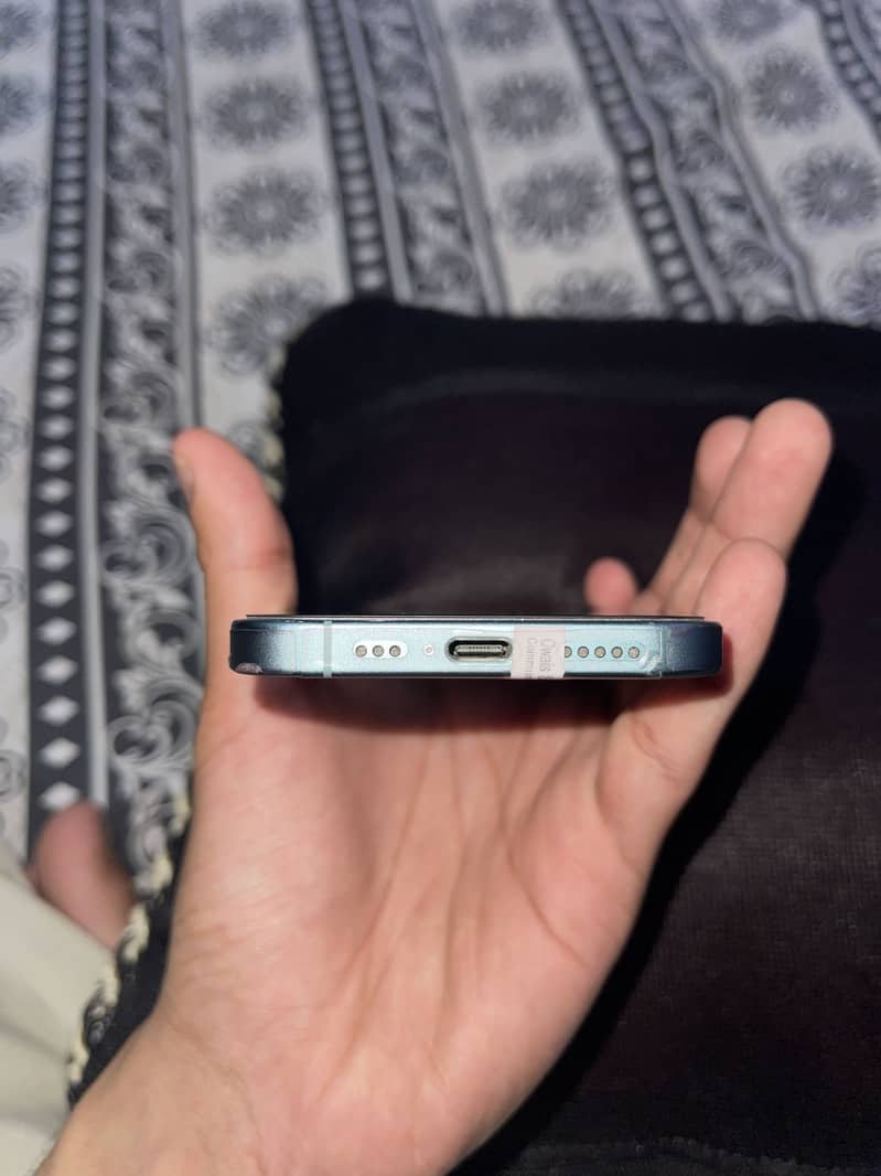 iPhone 16 6