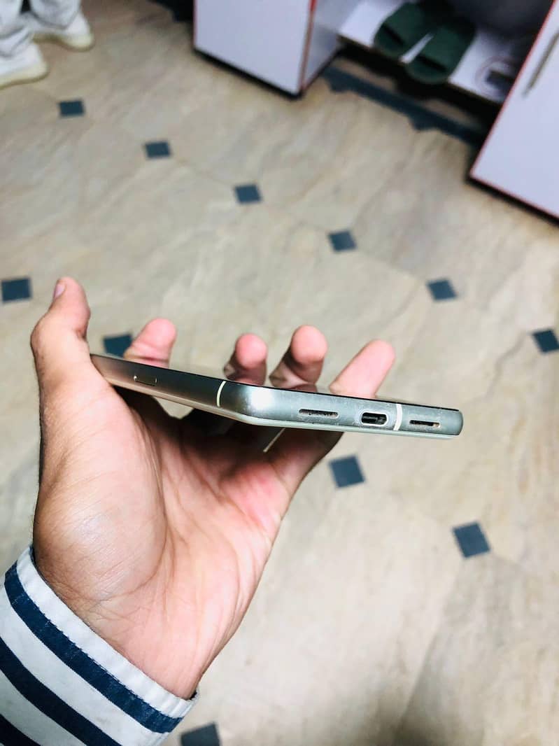 Google Pixel 7 4