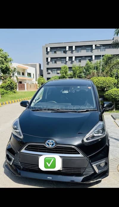 Toyota Sienta Hybrid