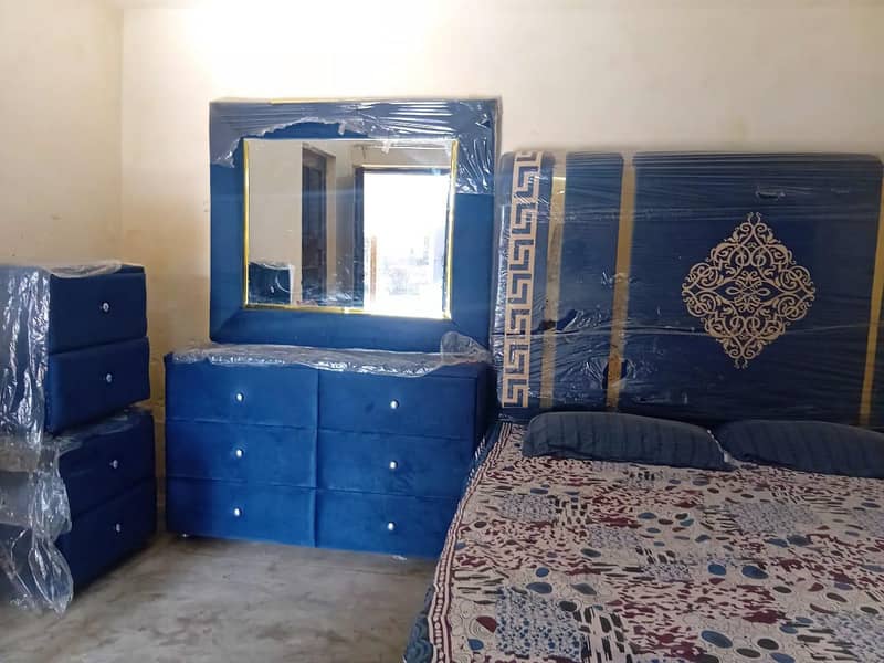 Bed set with dressing table 0