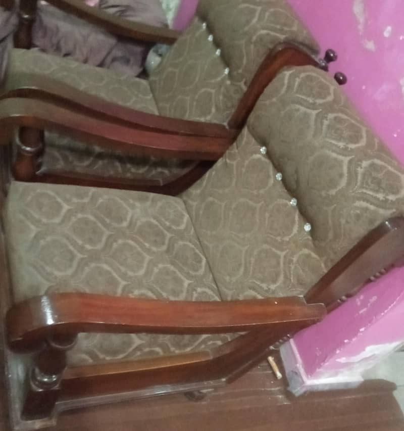 5سیٹ والا صوفہ سیٹ اور ایک عدد صوفہ کم بیڈ 1