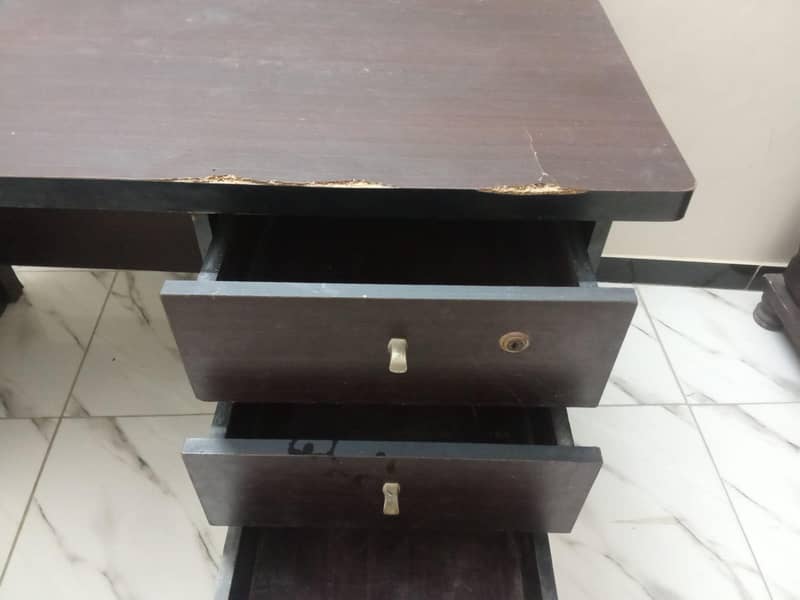 Computer Table 1