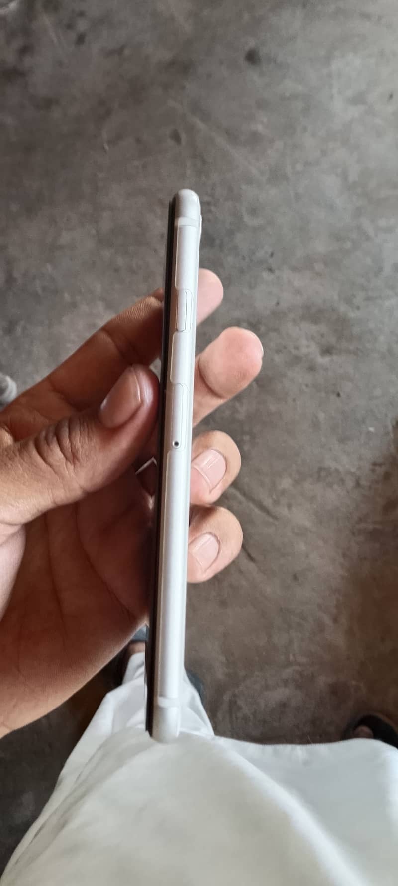 iPhone SE 2nd generation 4