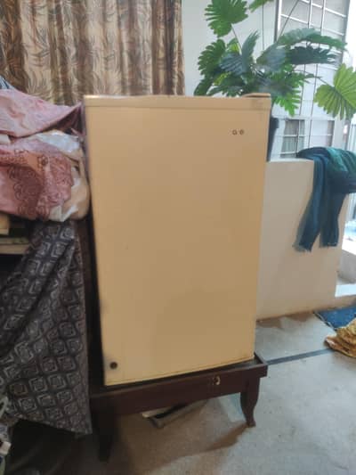 Mini fridge / Room Fridge