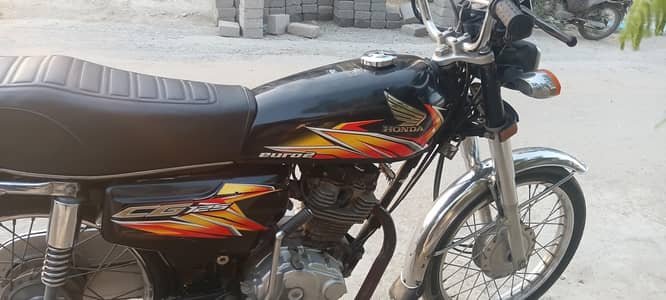 125 Model 2021 Black