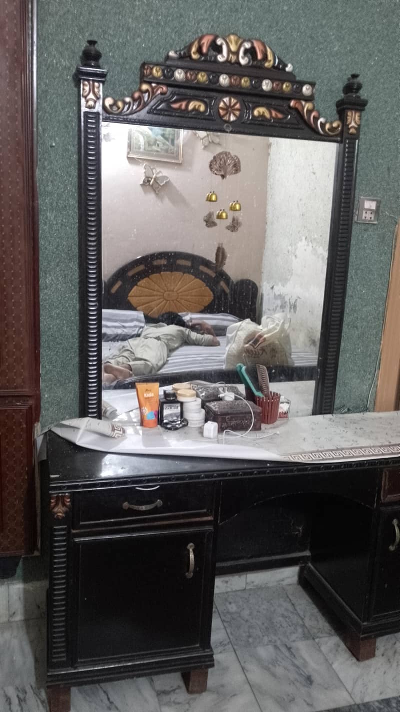 Dressing table 0