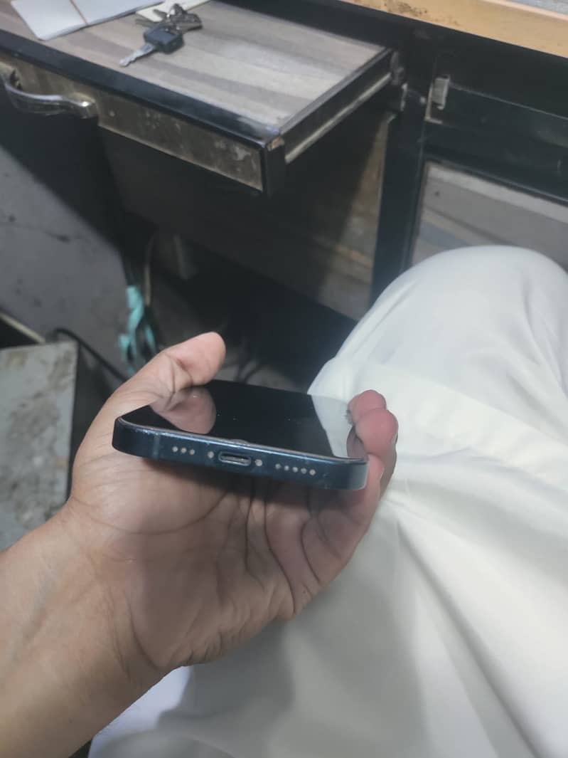 iPhone 13 0