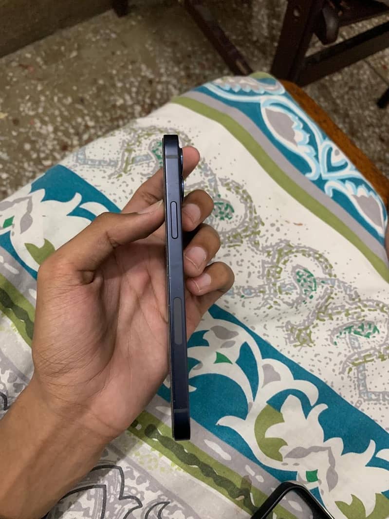 iPhone 12 0