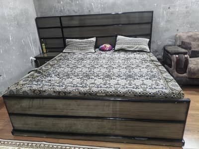 king size bed with dressing table