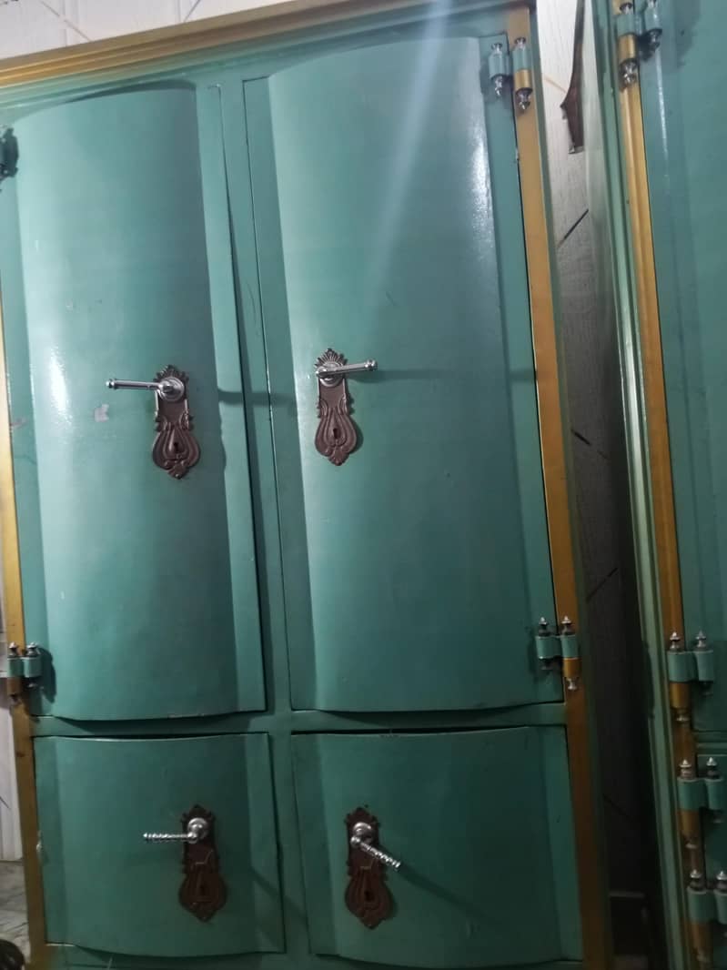 WARDROBE 0