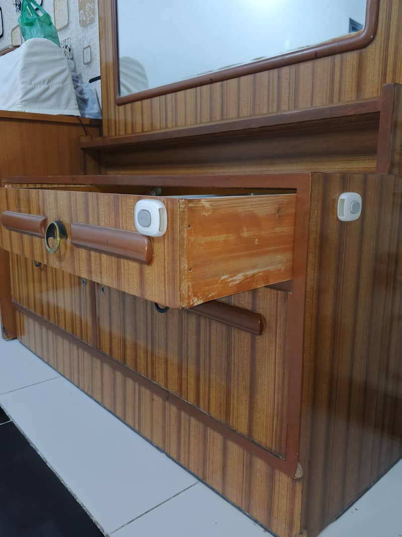 dressing table 4