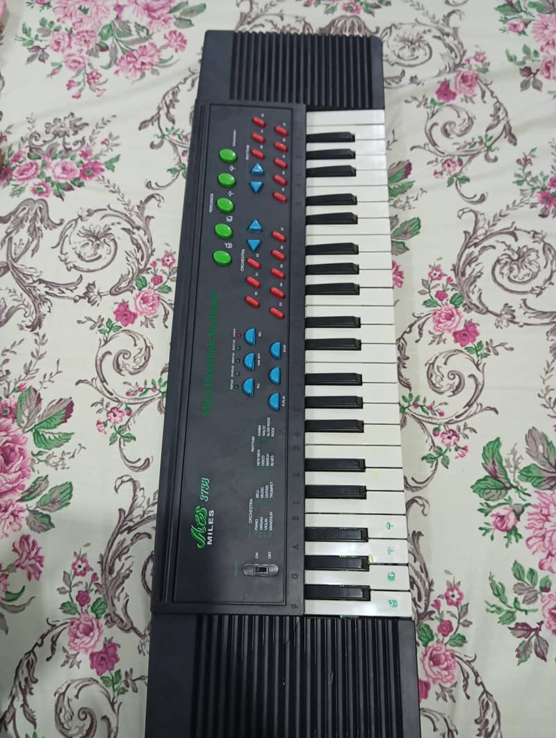 MILES ELECTRIONIC KEYBOARD 0