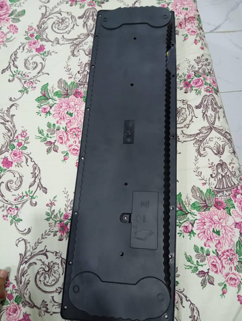 MILES ELECTRIONIC KEYBOARD 3