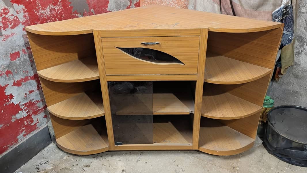 Corner Table/Tv Table 0