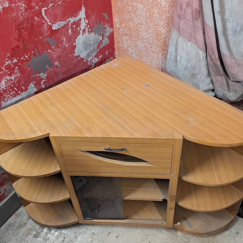 Corner Table/Tv Table 1