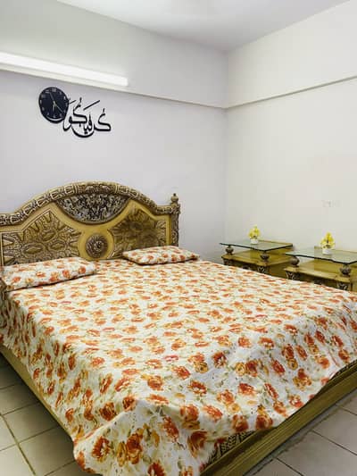 King size bed,mattress & 2 site tables