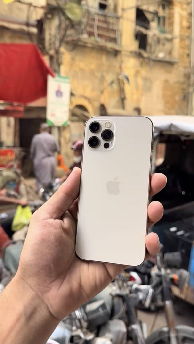 iPhone 12 Pro Max 0