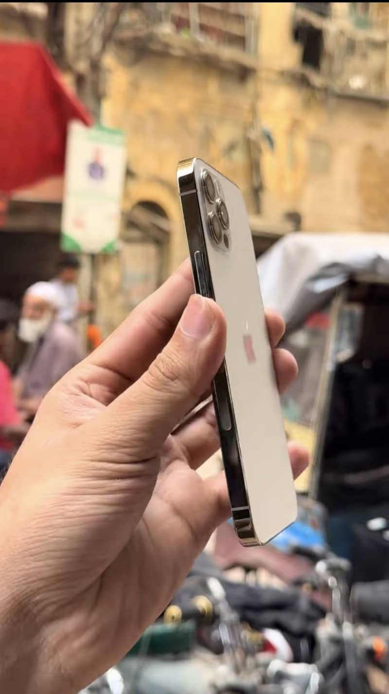 iPhone 12 Pro Max 3