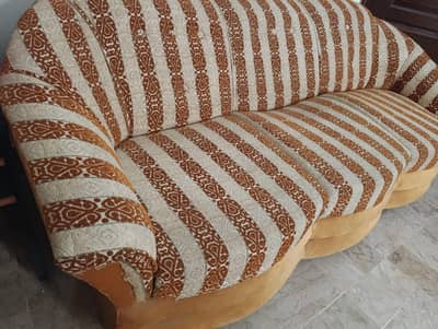 5 (3+1+1) seater sofa set available in good condition neat and clean